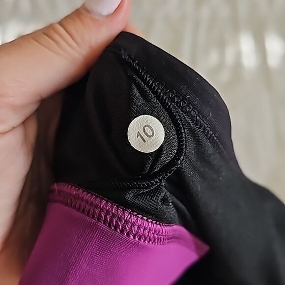 Lululemon Rise And Shine Sports Bra Size 10 - Picture 3 of 3